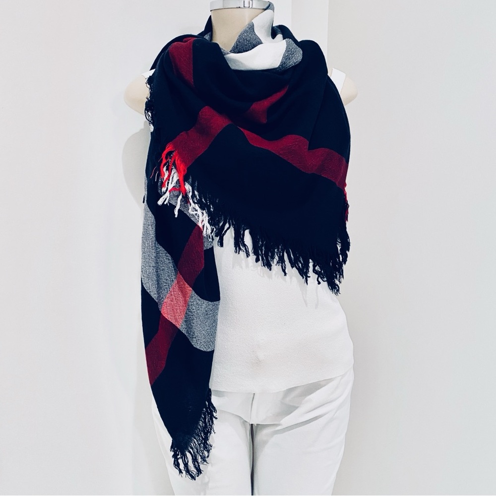 BURBERRY LONDON HOUSR CHECK WRAP / SCARF. - Picture 2 of 16